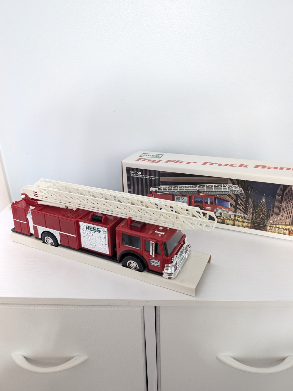 1986 Vintage Hess Toy Red Fire Truck Bank — First Edition Collectible NOS - Picture 9 of 11